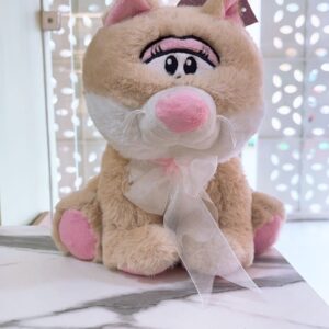 Gatito sentado beige