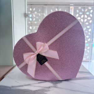 Caja rosada brillosa peq.