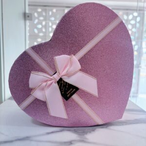 Caja corazón rosada brilloso
