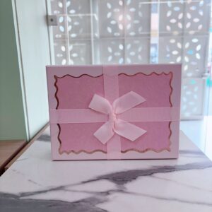 Caja rosa con lazo palo rosa grande