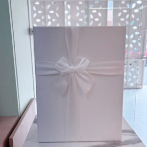 Caja blanca cinta blanca grande