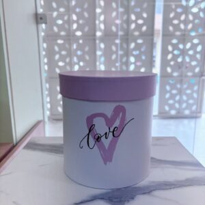 Caja blanca con rosado