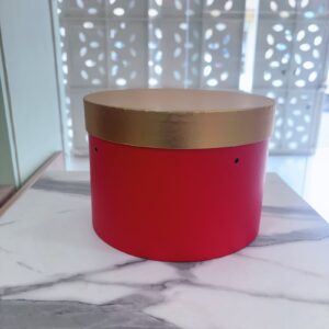 Caja roja con tapa dorada peq.