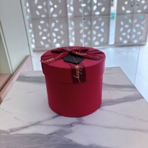 Caja roja con lazo rojo peq.