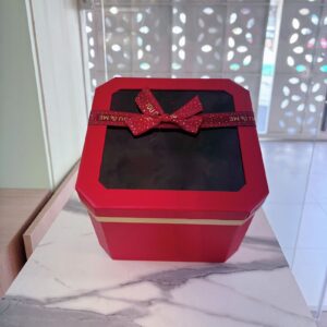 Caja roja octagonal