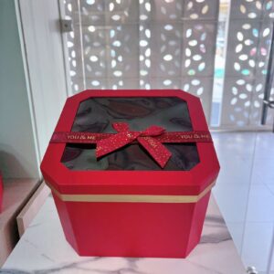 Caja roja octagonal mediana