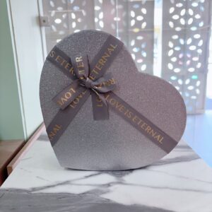 Caja corazón gris brilloso