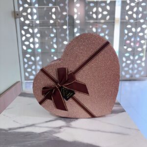 Caja corazón café brilloso