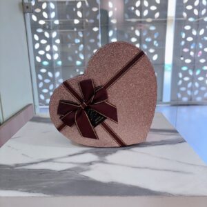 Caja corazón café brilloso