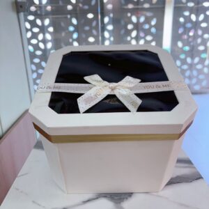 Caja beige octagonal mediana