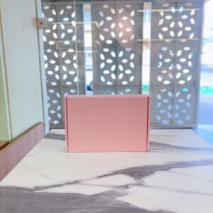 Caja cartón rosada peq.