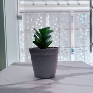 Planta artificial en maseta