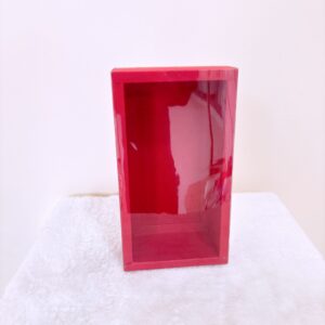 Caja roja transparente