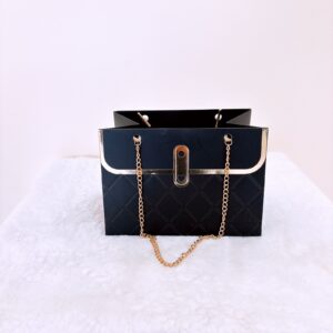 Cartera de cartón negra