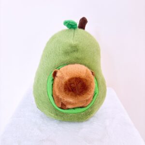 Peluche de capibara en pera
