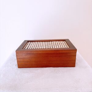 Caja de madera en tejido