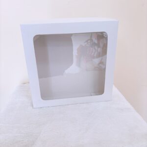 Caja blanca con fondo transparente