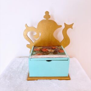 Vintage cajón dorado celeste