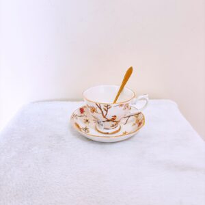 Taza blanca con dorado