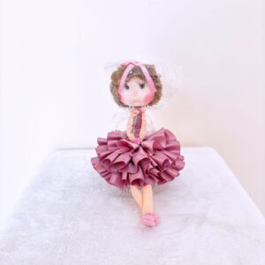 Muñeca de color morado metalico