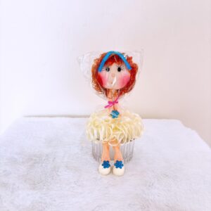 Muñeca de colo amarillo