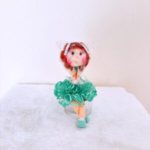 Muñeca de color verde
