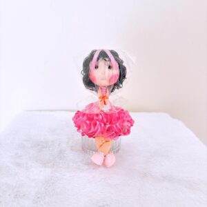 Muñeca de colo rosa