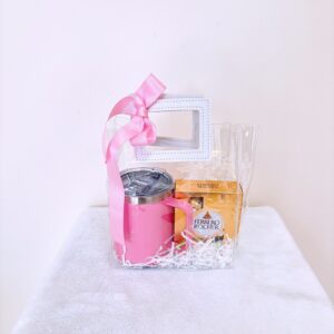 Detalle con tomatodo rosa y ferrero