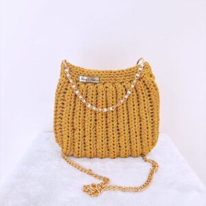 Cartera tejida amarilla