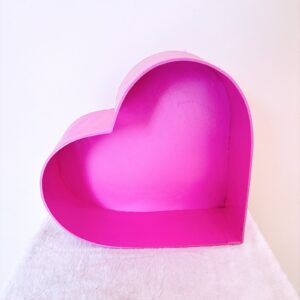 Caja de madera corazón rosa