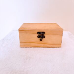 Caja de madera con bisagra