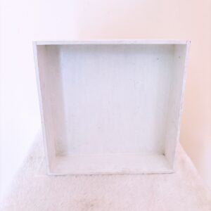 Caja de madera blanca
