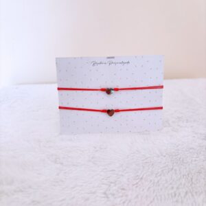 Pulsera roja de corazón