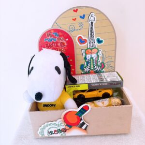 Detalle de snoopy carro y chocolate