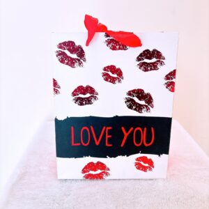 Funda blanca con besos rojos