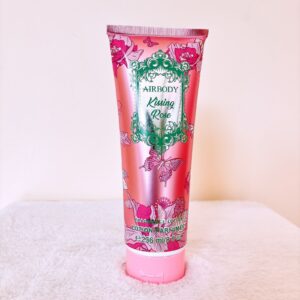Crema kissing rose