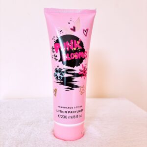 Crema punk blooms