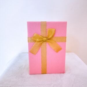 Caja dorada y rosa