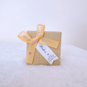 Caja amarilla pequeña