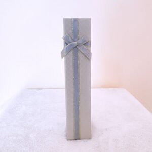 Caja larga gris