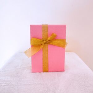 Caja dorada y rosa