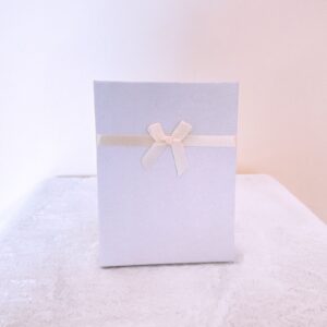 Caja ancha blanca