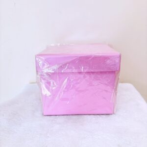 Caja rosa cuadrada