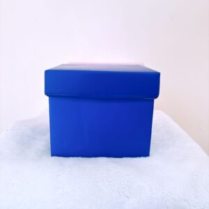 Caja azul cuadrada