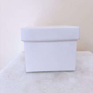 Caja blanca cuadrada peq.