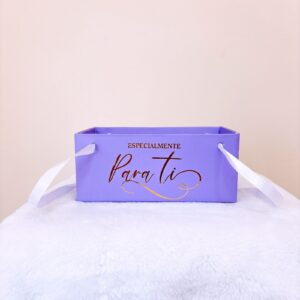 Caja con jaladera morada