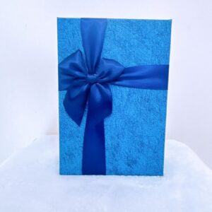 Caja azul cuadrada pequeño