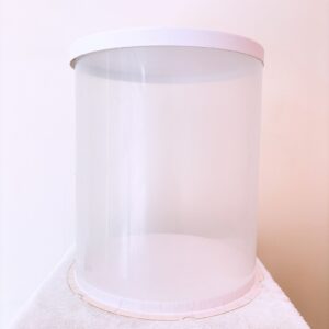 Caja cuadrada blanca acetato