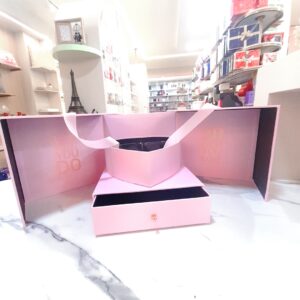 Caja Cuadrada Rosada Con Corazón