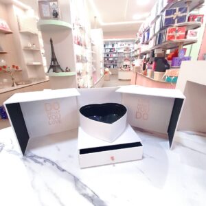 Caja Cuadrada Blanca Con Corazón